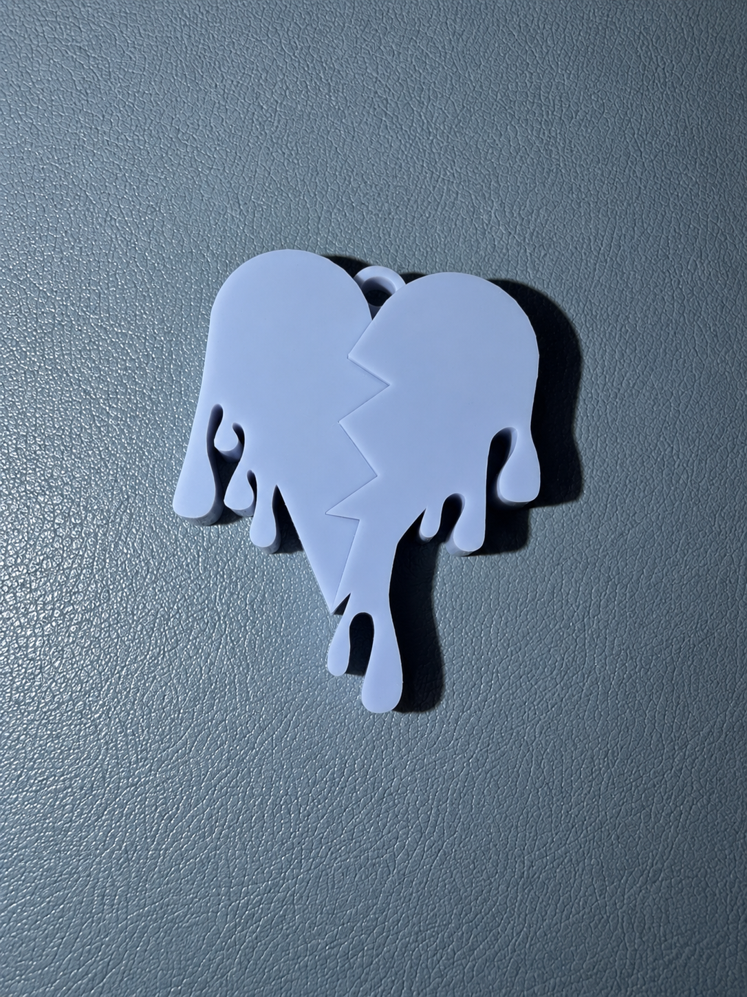 Cuore Resina Drip Pendant